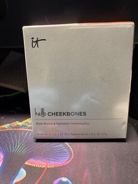 it cosmetics Hello Cheekbones Matte Bronzer & Highlighter Duo - Tan, Gold.